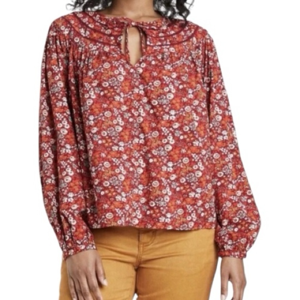 Universal Thread Shirt